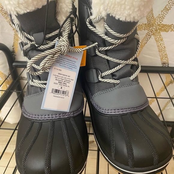 NWT Cat and Jack Kids Winter Boots Size 6 - Picture 4 of 4